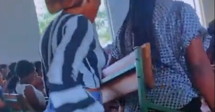 Shameful Video: Two Female Students Fight And Kìll Each Other Over A Chair During Lectures