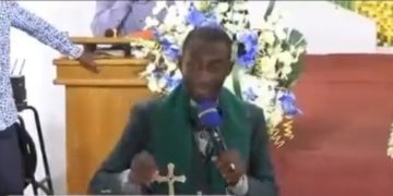 Ghanaian Pastor Breaks The Internet After Claiming He Has Powers To Turn Raw Beans Into Dollars,Euro And Pounds–Video