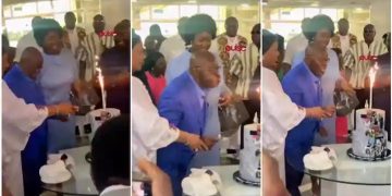 President Akufo-Addo Struggles To Cut Birthday Cake, Social Media Users Ask If Everything Is Ok–Video