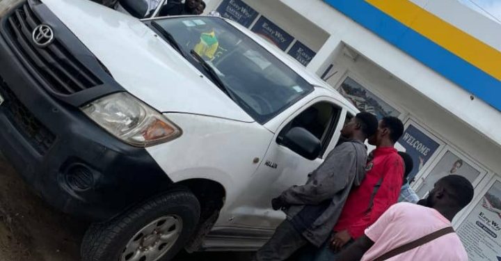 Robbers Attack Van Full Of Cash At Ablekuma, Shoot Police Officer Dead–Video