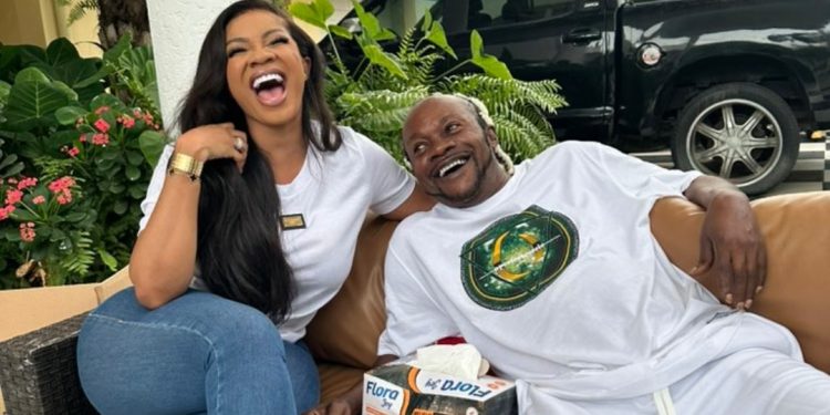 Hot Video Showing Daddy Lumba And Serwaa Amihere Hugging Each Other Tightly Sparks Dating Rumour