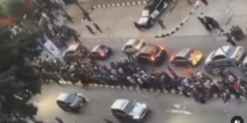 Hundreds Of Nigerians Storm President Tinubu’s Residence, Say They Won’t Leave Until He Gives Each Of Them Christmas Gift