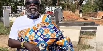 Kumawood Actor Oboy Siki Celebrates His Birthday At The Cemetery, Says He’ll Die This Year