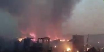 BREAKING: Fire Outbreak At Kwame Nkrumah Circle-Ongoing Fire Sweeps Several Shops