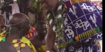 This Is Total Disrespect To Ga Heritage—Why’s Otumfuo Seated While Our Ga Mantse Stands To Greet Him. Isn’t He The Visitor Here? —Peeps React On Social Media Few Hours After Asantehene-Ga Mantse Meeting On Sunday