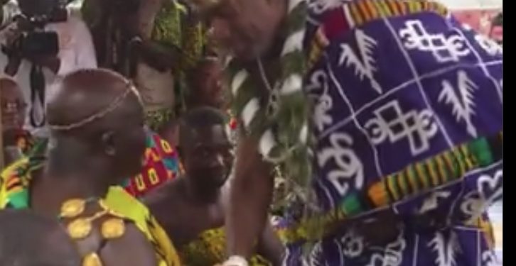 This Is Total Disrespect To Ga Heritage—Why’s Otumfuo Seated While Our Ga Mantse Stands To Greet Him. Isn’t He The Visitor Here? —Peeps React On Social Media Few Hours After Asantehene-Ga Mantse Meeting On Sunday