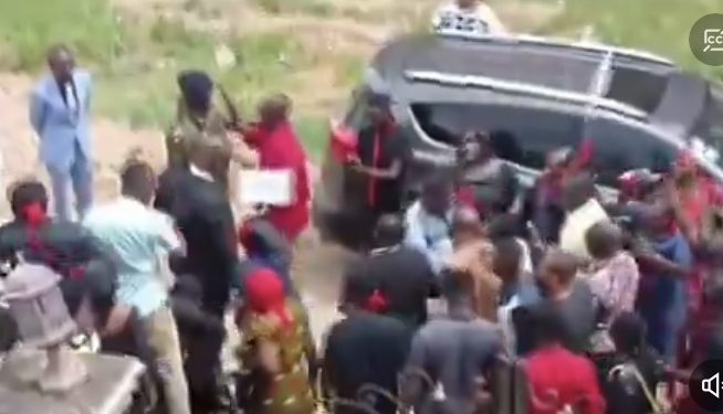 Confusion At Assemblies Of God Church As Members ‘Fight’ New Head Pastor—Video