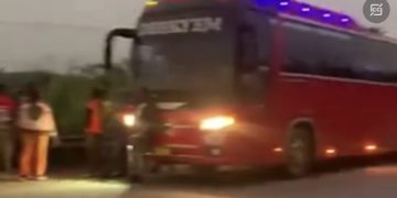 Drama As Man Believed To Be A Ghost Vanishes From Bus Heading To Kumasi During Night Trip—Video