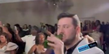 Trending Video: White Man Heartily Drinks A Bottle Of Beer At Diana Hamilton’s Live Gospel Concert—Ghanaians React