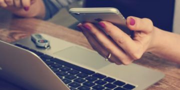 Australia: New Law Allows Workers To Ignore Work-Related Calls,Text Messages From Their Boss After Working Hours