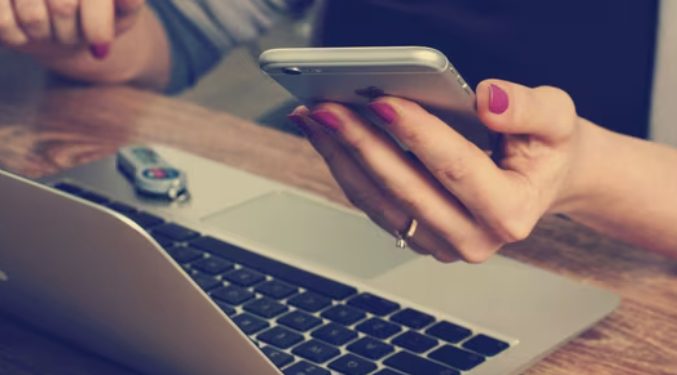 Australia: New Law Allows Workers To Ignore Work-Related Calls,Text Messages From Their Boss After Working Hours