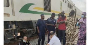 Nigerian Train Runs Out Of Fuel In The Middle Of Journey, Passengers Forced To Push Train To The Nearest Filling Station To Refill—Watch Video