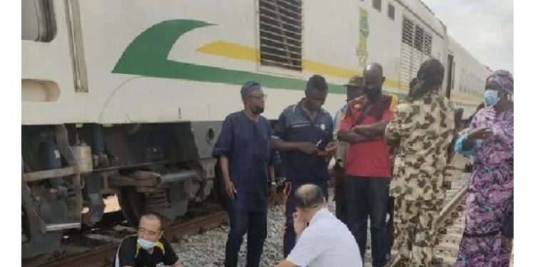 Nigerian Train Runs Out Of Fuel In The Middle Of Journey, Passengers Forced To Push Train To The Nearest Filling Station To Refill—Watch Video