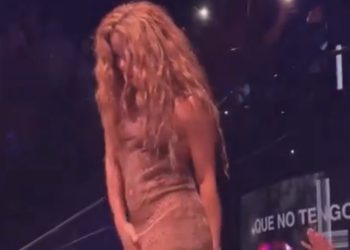Shakira Angrily Walks Offstage After A Fan Attempted To Secretly Film Her Private Part During Her Live Show In Miami Nightclub