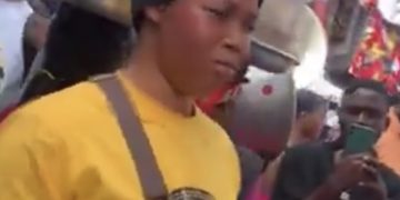 Lady Loses iPhone 11 While Rushing For Political Party T-Shirt In Kumasi. Sad, Phone Not Hers!