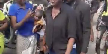 Fresh Video: Married Man Gets Stuck In Another Man’s Wife During S€xual Interc0urse-Forced To March Through Busy Streets