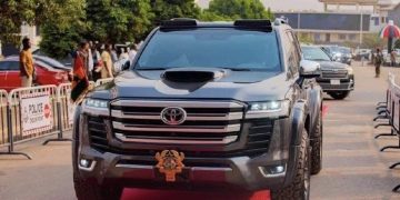 President John Mahama’s Official Vehicle Toyota Land Cruiser LC300 Xtreme Edition Spotted Being Washed At Roadside Washing Bay,Raising Deep Security Concerns—Video
