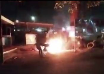 BREAKING: Ho Central NDC Youth Destroy Party Office; Annoyed That President John Mahama Didn’t Appoint Anyone From The Constituency Into His Government, NPP Add ‘Fire’—Video
