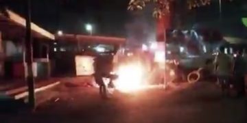 BREAKING: Ho Central NDC Youth Destroy Party Office; Annoyed That President John Mahama Didn’t Appoint Anyone From The Constituency Into His Government, NPP Add ‘Fire’—Video