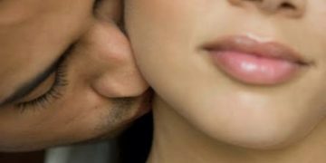 Kissing For A Long Time Damages The Eardrum, Causing Hearing Problems—Research