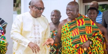 Hot Video: Asantehene Otumfuo Osei Tutu II Visits President John Mahama