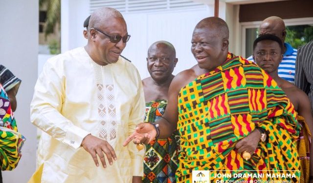 Hot Video: Asantehene Otumfuo Osei Tutu II Visits President John Mahama