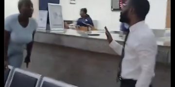 Lady ‘Attacks’ Bank After Her 949,000 Cash Disappeared From Her Account